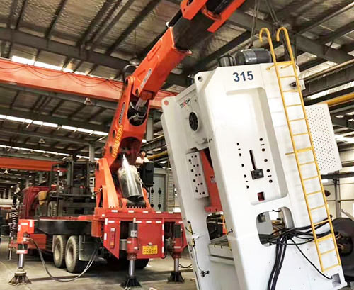 滦平县附近随车吊出租，轻松解决运输难题