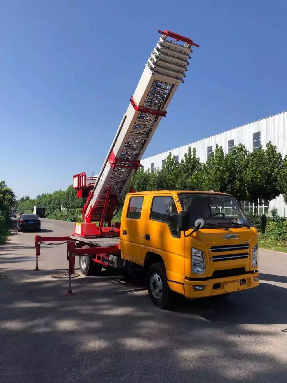 滦平县附近的云梯车出租服务：轻松解决高空作业需求