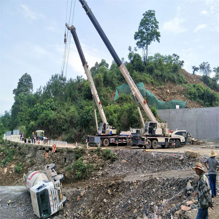 滦平县汽车掉沟里叫吊车救援要多少钱